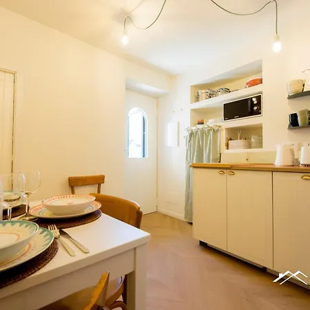 2min | 2br| Wifi|a/c| By Tilo Aparthotel